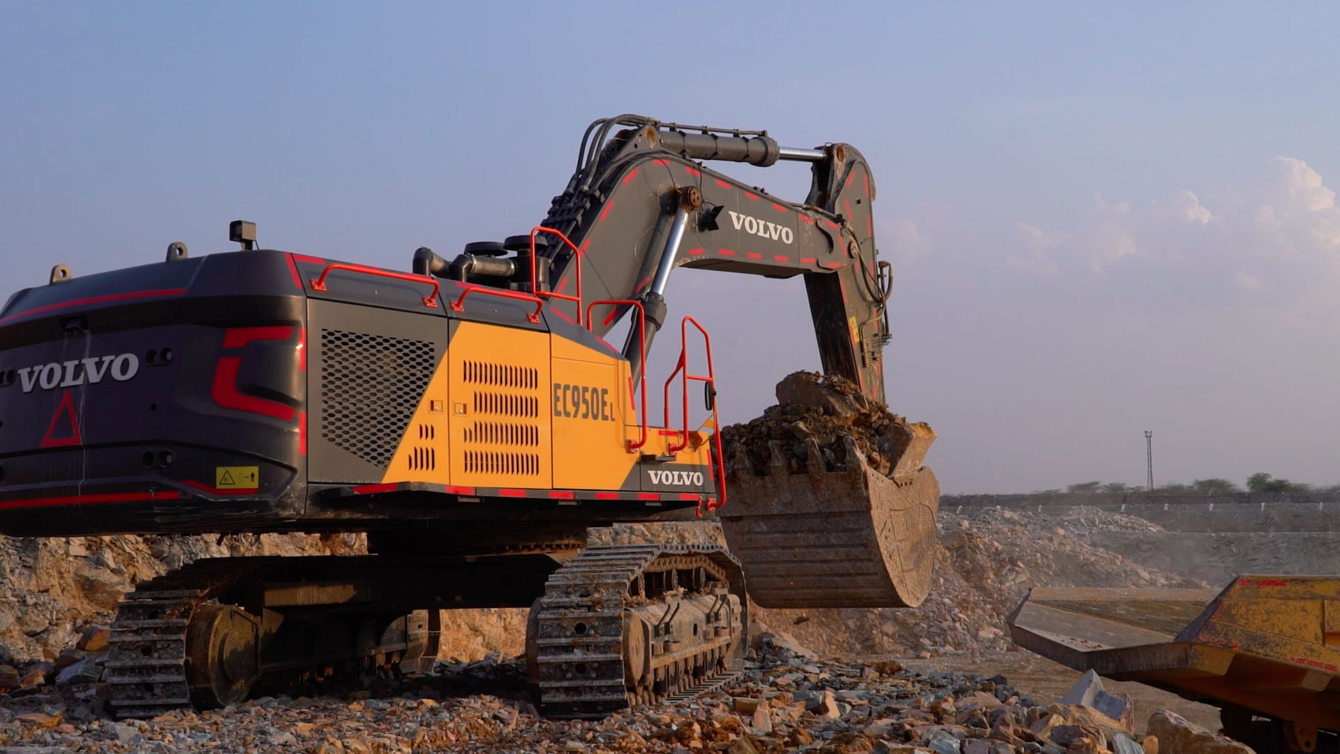 [Job Story] Volvo EC950EL for Sagar Cements in India | The HeavyQuip ...