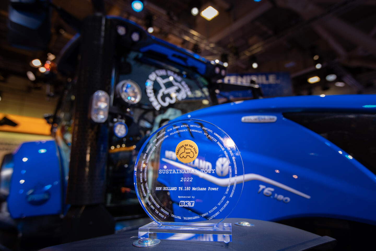 New Holland T6 Methane Power Tractor Wins Sustainable TOTY 2022 At EIMA 