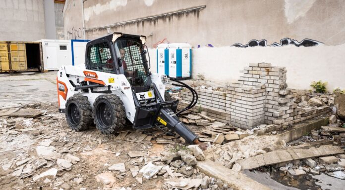 CAT Launches its Next Generation 352 Hydraulic Excavator
