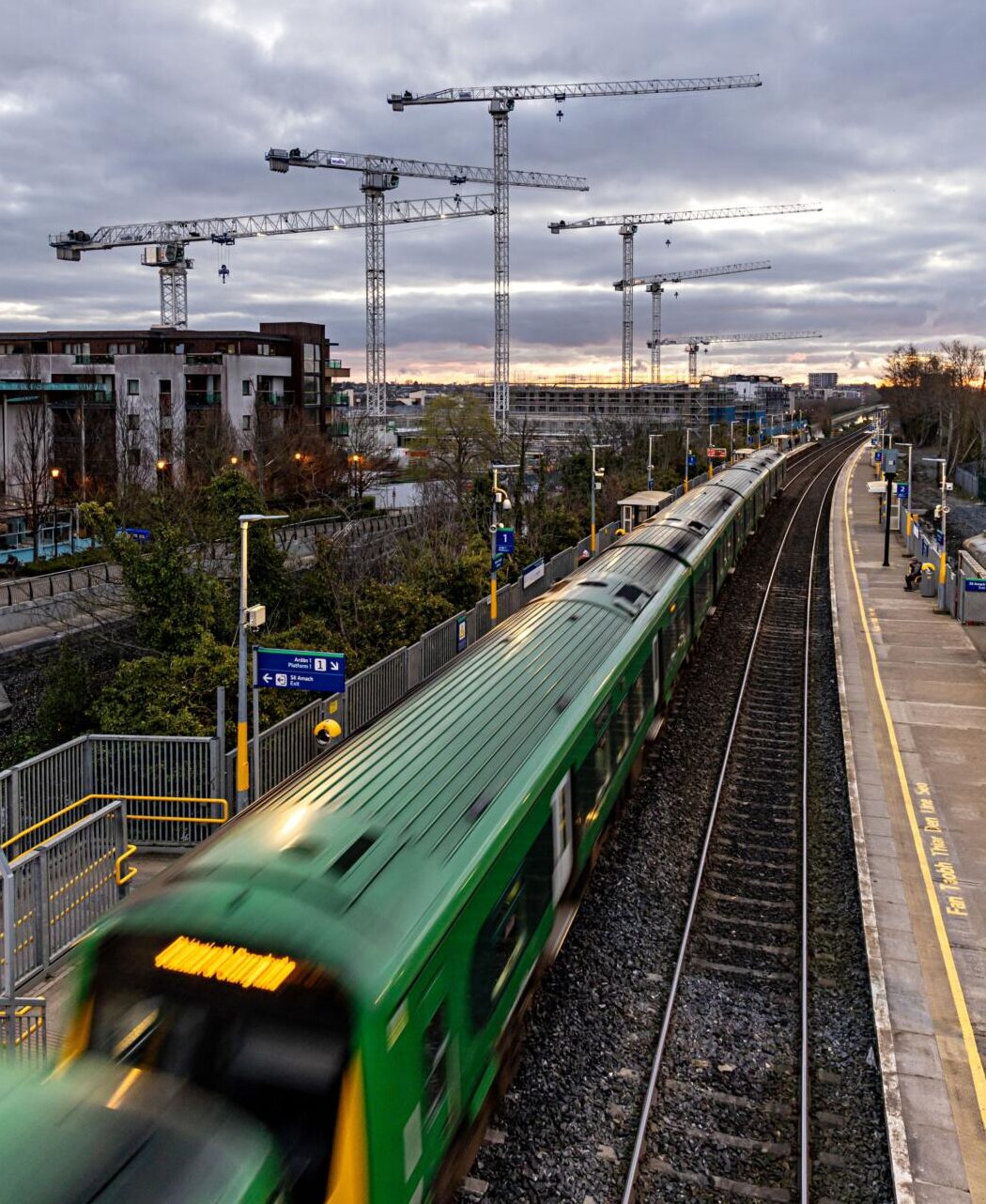 [Job Story] Six Raimondi MRT573 Flat-Tops Tower Cranes at Work in Dublin