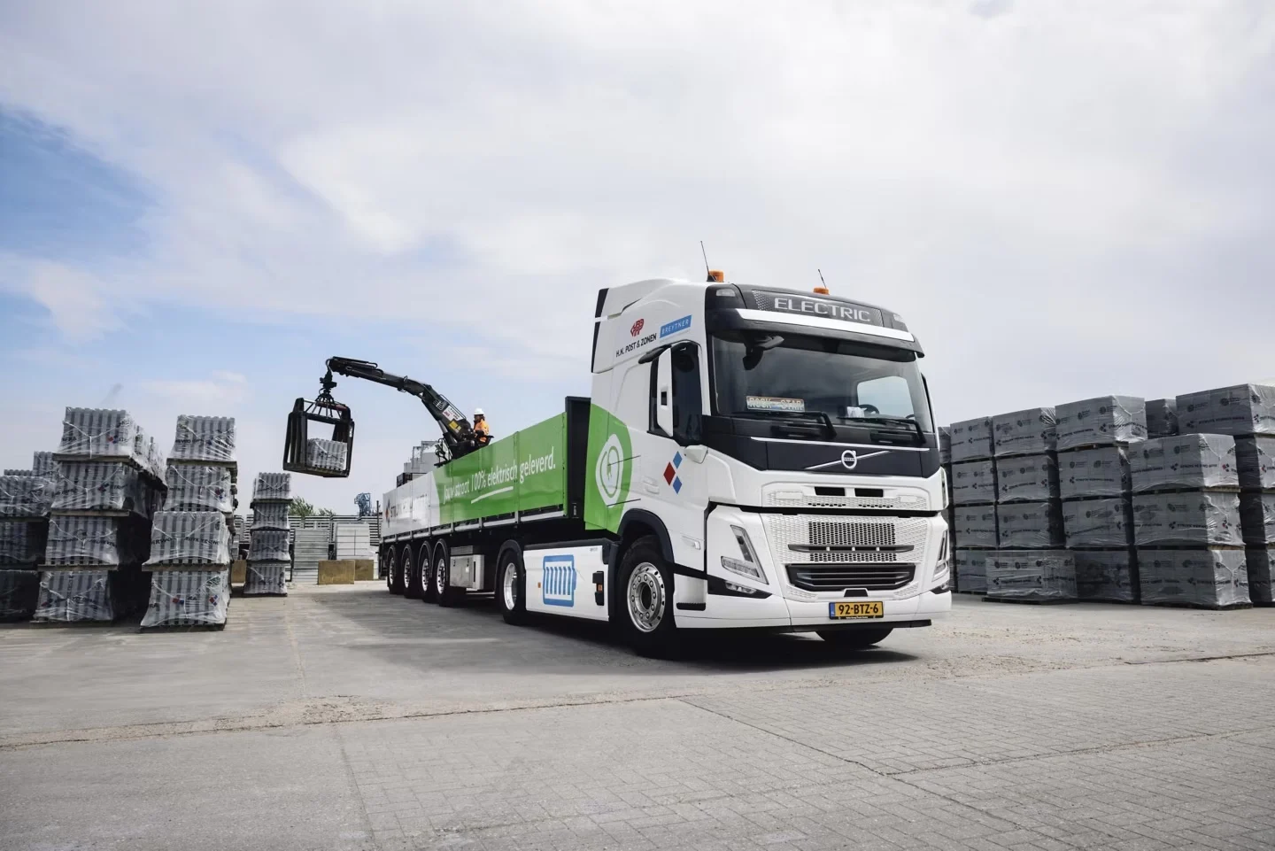 Volvo Trucks Delivers more than 5,000 Electric Trucks in the World