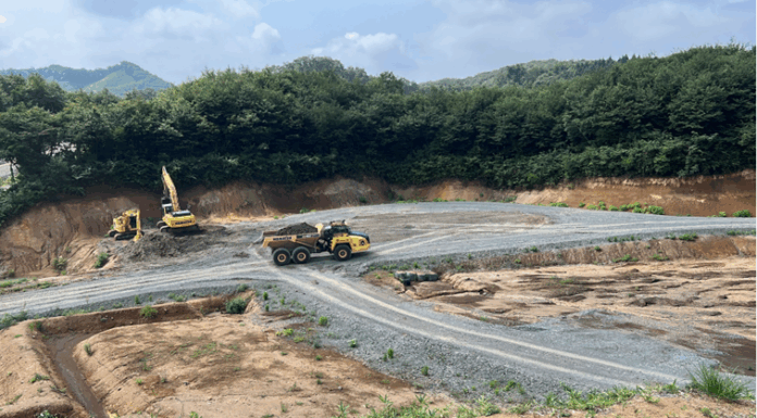 HM400 articulated dump truck operates autonomously during testing
