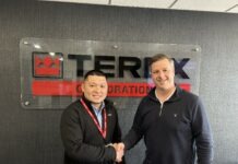 Masashi Nakamura, General Manager at Kurimoto and Neil McIlwaine, Business Line Director for MAGNA