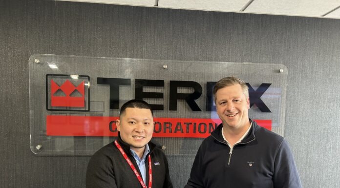 Masashi Nakamura, General Manager at Kurimoto and Neil McIlwaine, Business Line Director for MAGNA