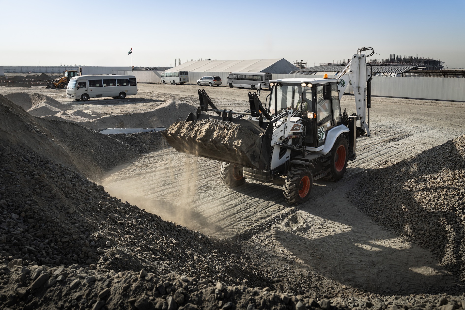 Bobcat Adds AutoShift Option to B730 M-Series Backhoe LoaderBobcat Adds AutoShift Option to B730 M-Series Backhoe Loader