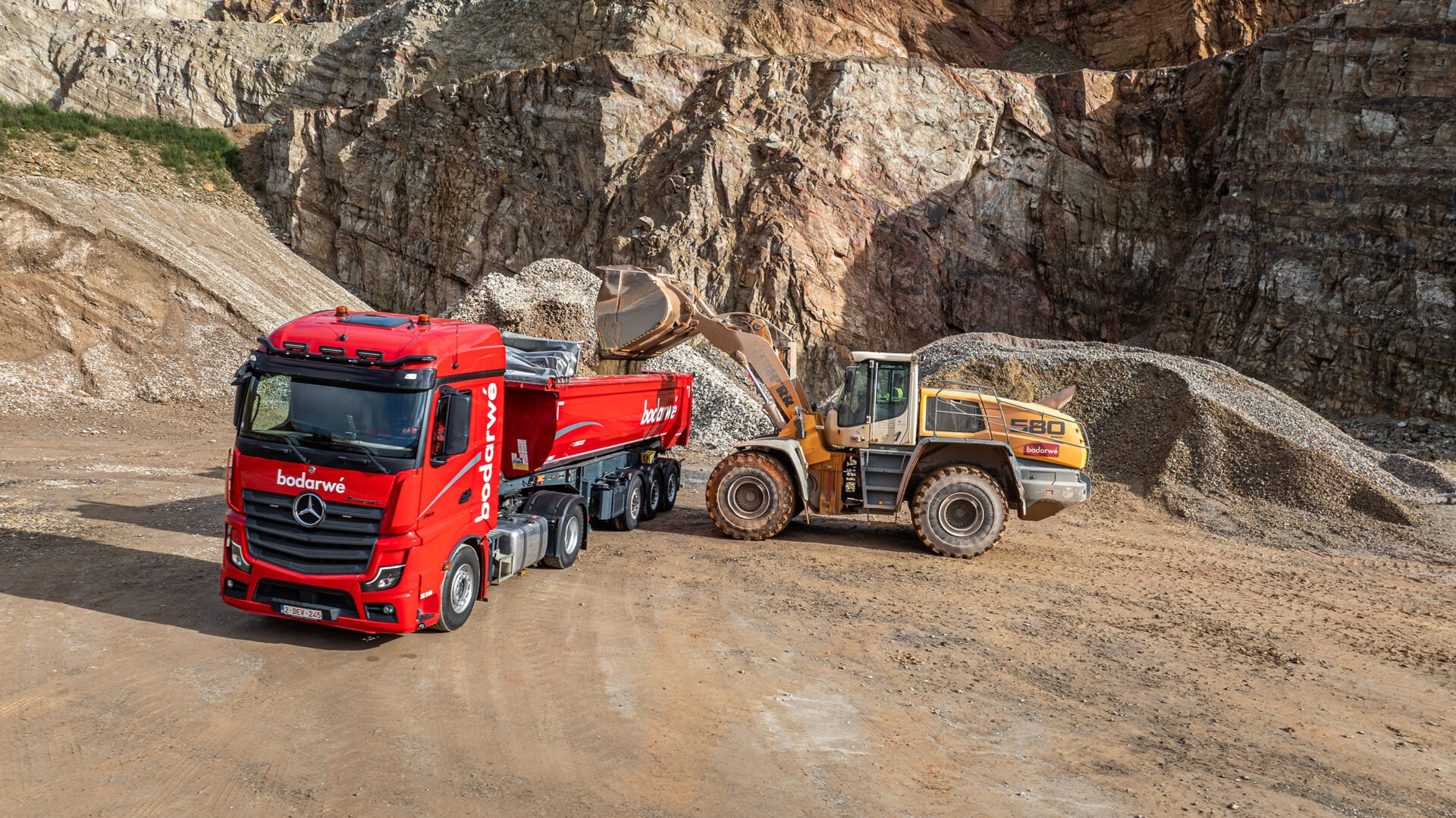 [Job Story] Bodarwé, Liebherr and SOMTP: a Decades-Long Partnership Between Quarries and Job Sites