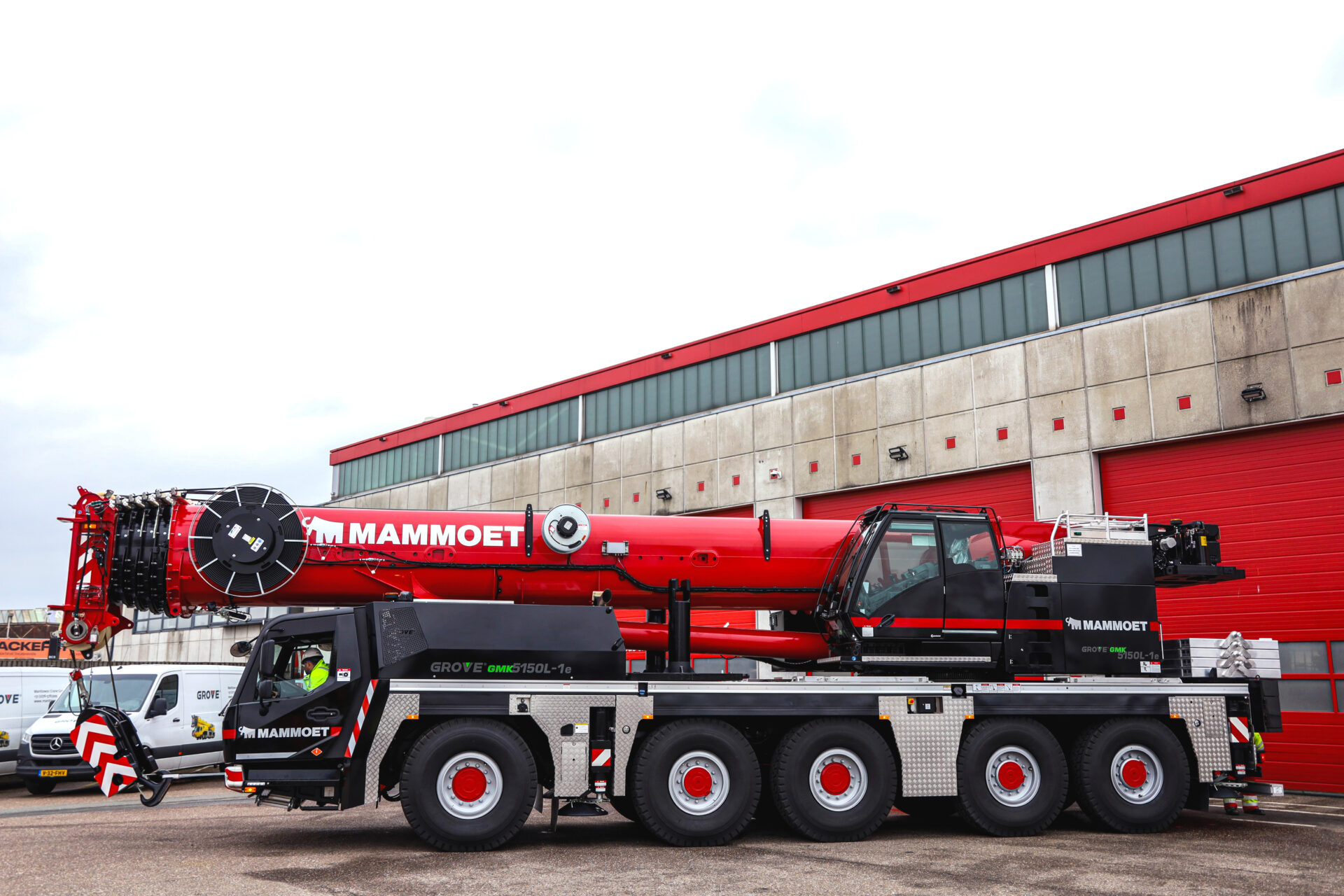 Mammoet Takes Delivery of First Grove GMK5150L-1e Plug-in Hybrid All-Terrain Crane