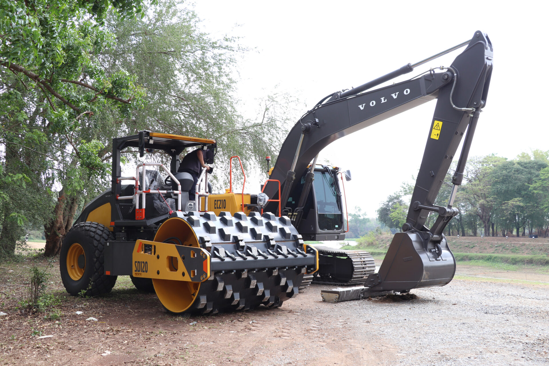 Volvo CE Delivers the First SD120 Soil Compactor in Thailand