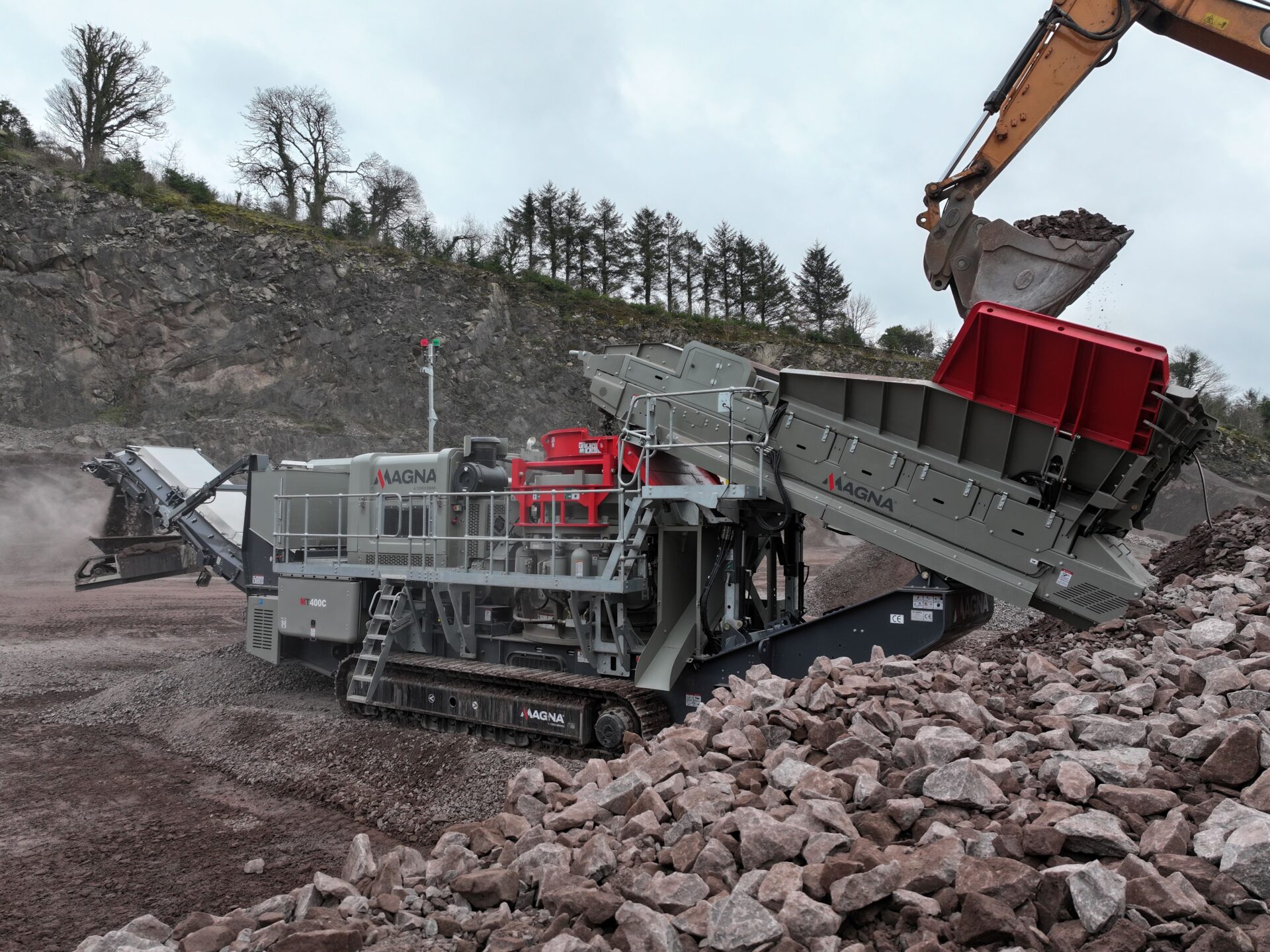 MAGNA Showcases the MT400C Cone Crusher and MT6S Scalping Screen at Hillhead