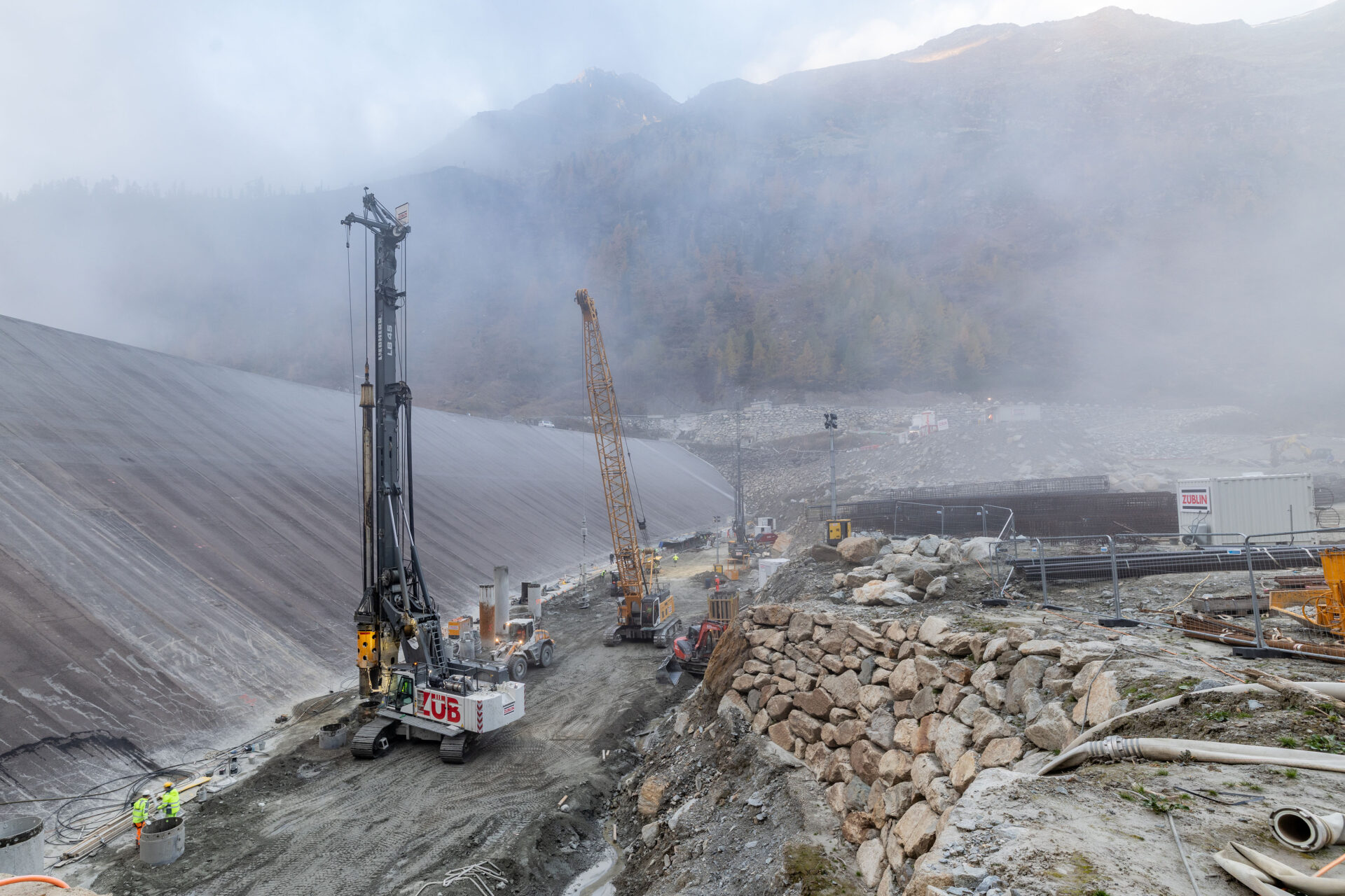 [Job Story]  Liebherr Tower Crane and Drilling Rig at Work for a Dam-raising Project in Austria