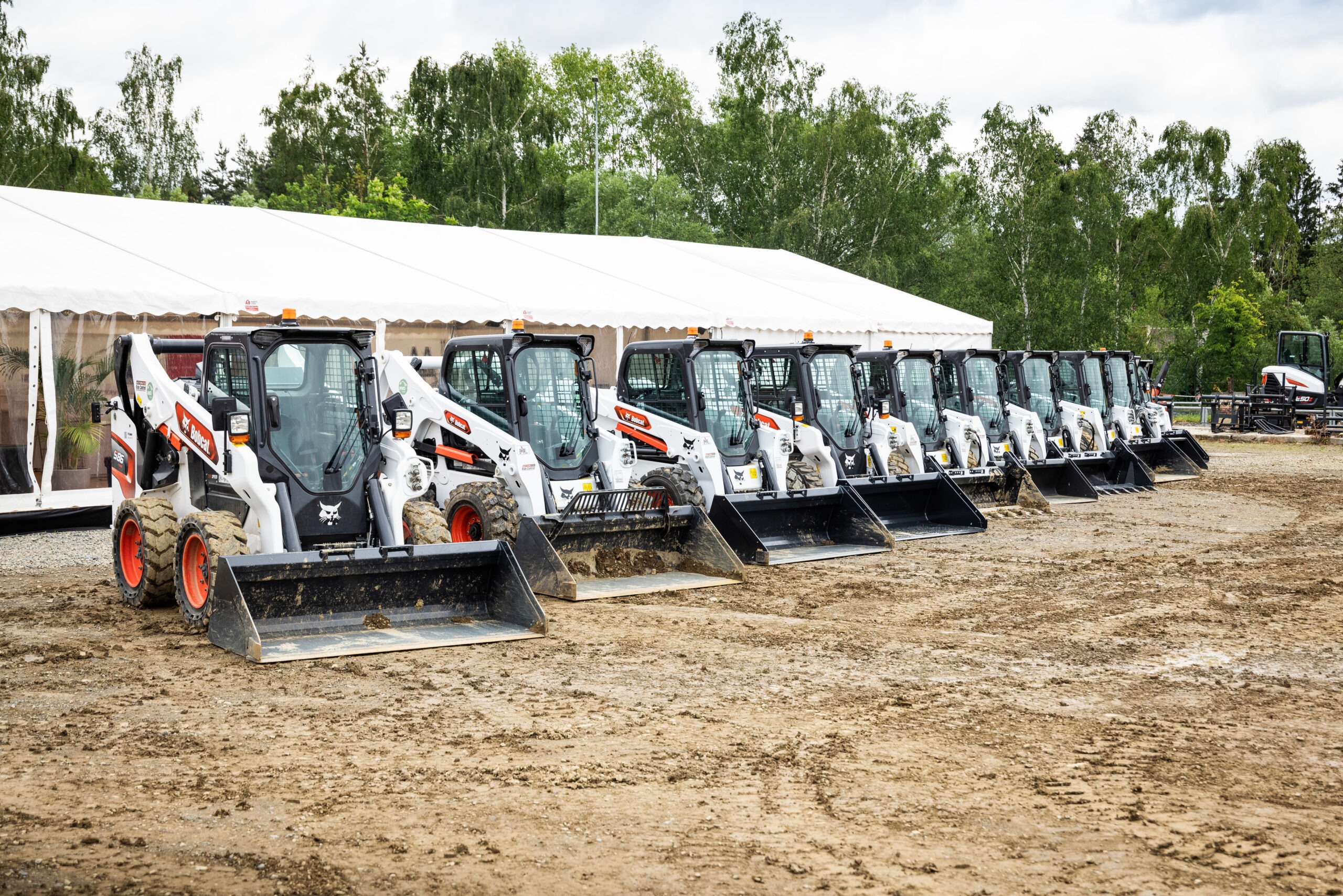 Bobcat Prepares for Leadership Change as North America President Mike Ballweber Retires