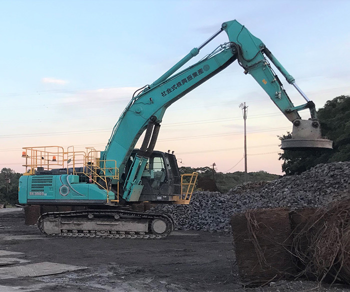 Kobelco Takes Remote-Controlled Excavation to Ukraine as Debris Removal Safety Comes Into Focus