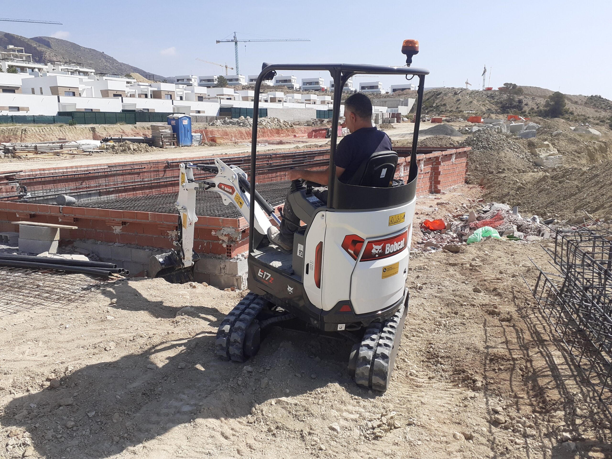 Centro De Gestión Introduces Bobcat E17z to Residential Jobsites in Alicante