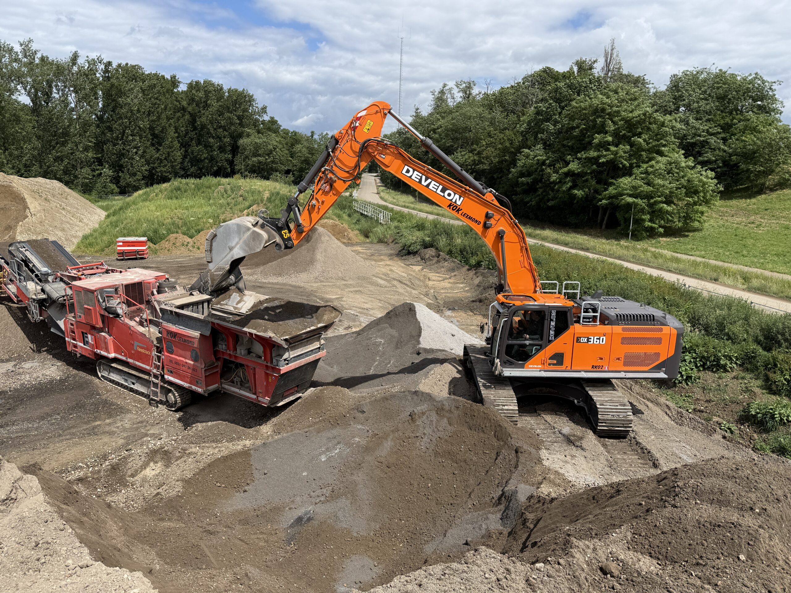 Kok Lexmond Brings the New Develon DX360LC-9 Into On-Site Recycling Operations