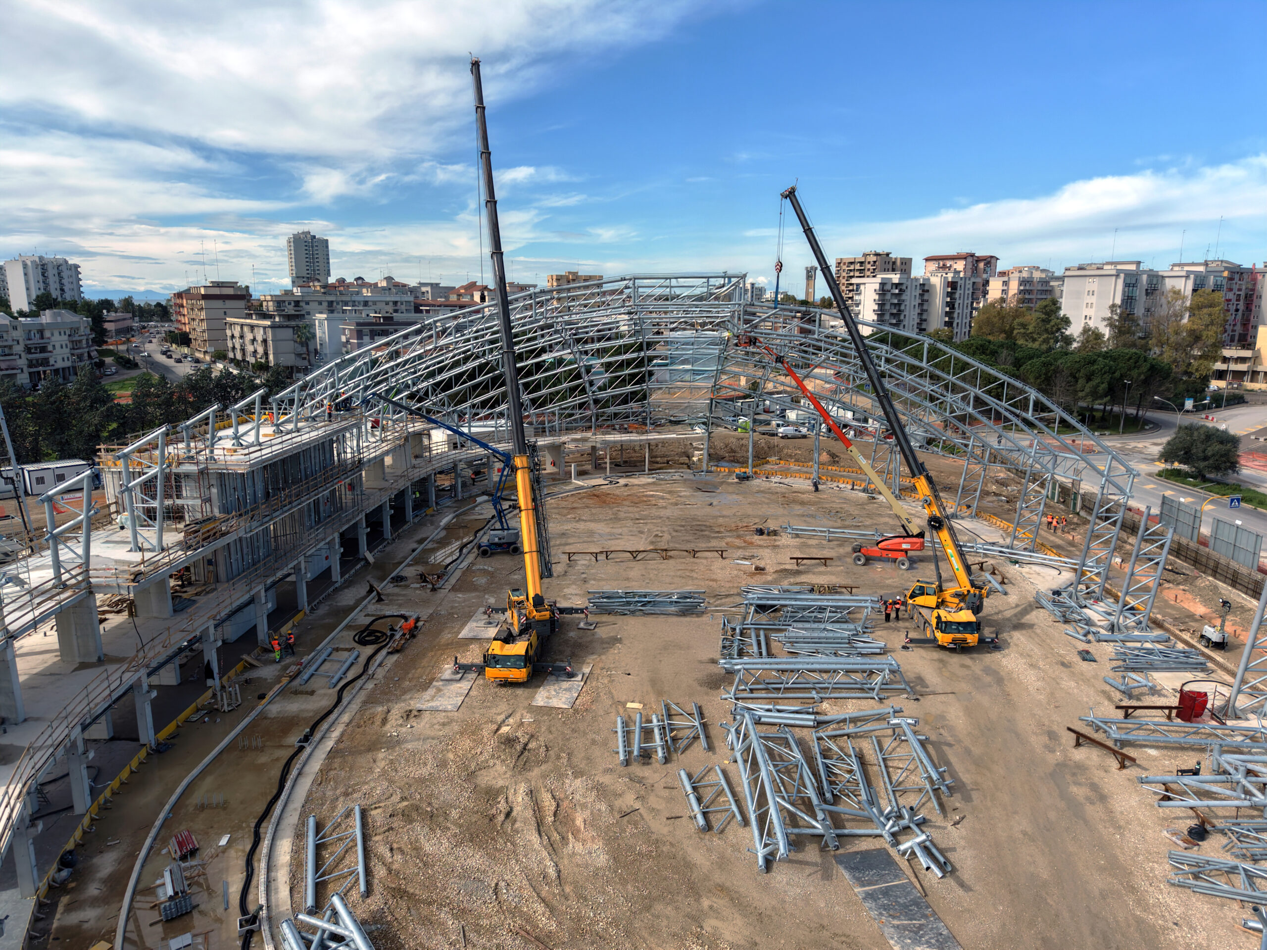 [Job Story] Two Grove Cranes Power Construction of Mediterranean Games 2026’s Arena, in Italy