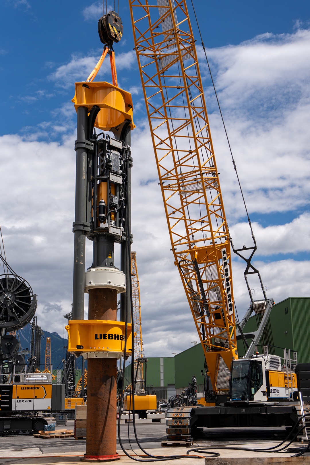 Liebherr Introduces H 10 Hammer for Rope-Suspended Piling Applications