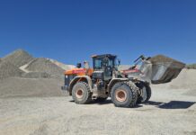 The Develon DL420-7 wheel loader at work at Hormicasa Canteras' Loar gravel pit in Mendavia, Navarre.