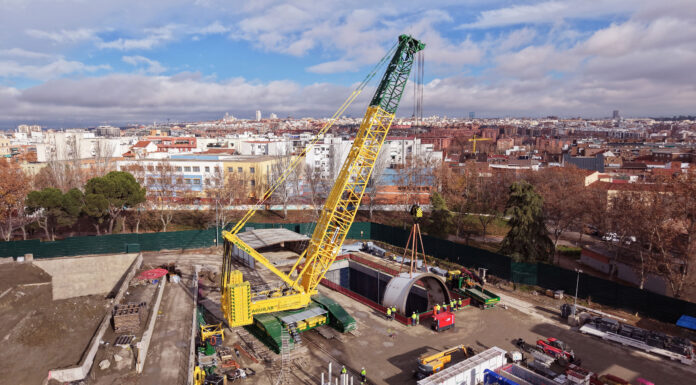 Grúas Aguilar Bets Its Growth on Liebherr The Liebherr LR 1800-1.0 crawler crane of Grúas Aguilar assembling the Mayrit tunnel boring machine on the Metro Line 11 extension in Madrid.