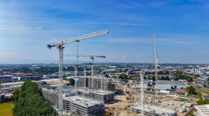 Heavy Precast, Tight Programme: Five Raimondi Cranes Take On One of Dublin’s Biggest Housing Schemes Raimondi tower cranes on the Southwest Gate development in Dublin