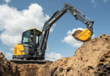 No CDL Required: John Deere Packs Big-Machine Features Into a Sub-10,000 lb Excavator The new John Deere 40 P-Tier Compact Excavator