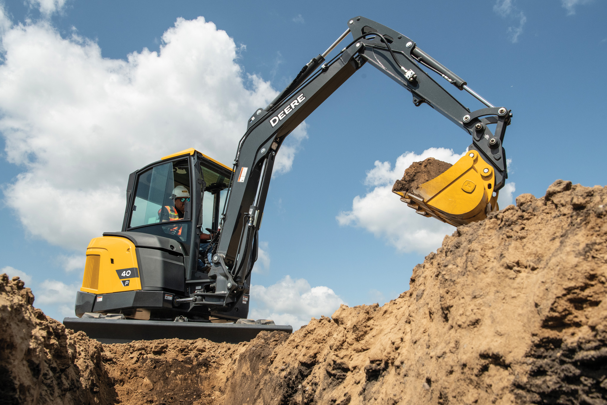 No CDL Required: John Deere Packs Big-Machine Features Into a Sub-10,000 lb Excavator