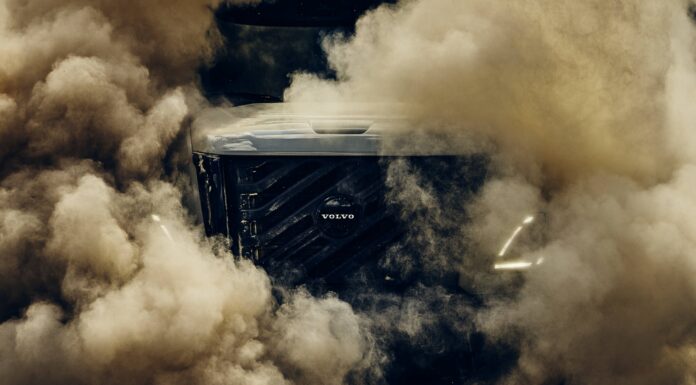 Volvo Takes Aim at America’s Toughest Jobsites: the All-New VNX Arrives on 14 October A first glimpse of the grille of the all-new Volvo VNX, to be revealed on 14 October 2026