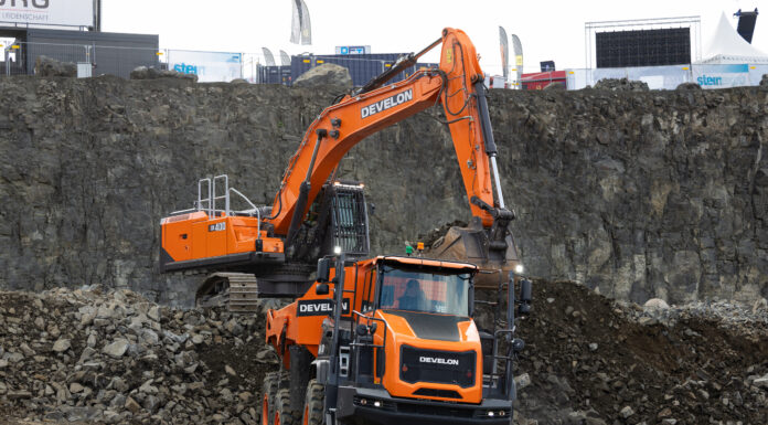 Stop at 4 Metres: Develon Puts Its Safety Tech to Work in a Basalt Quarry Develon machines working in the demonstration area at steinexpo 2026