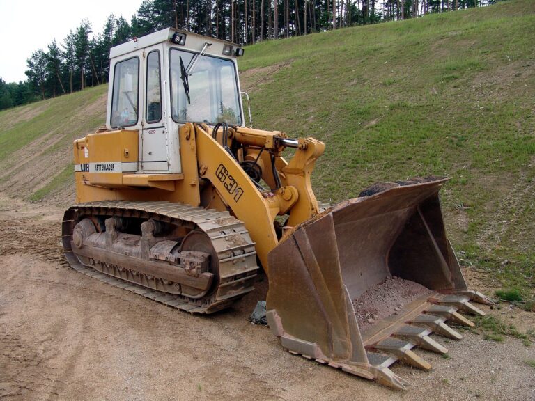 Liebherr 631 crawler loader