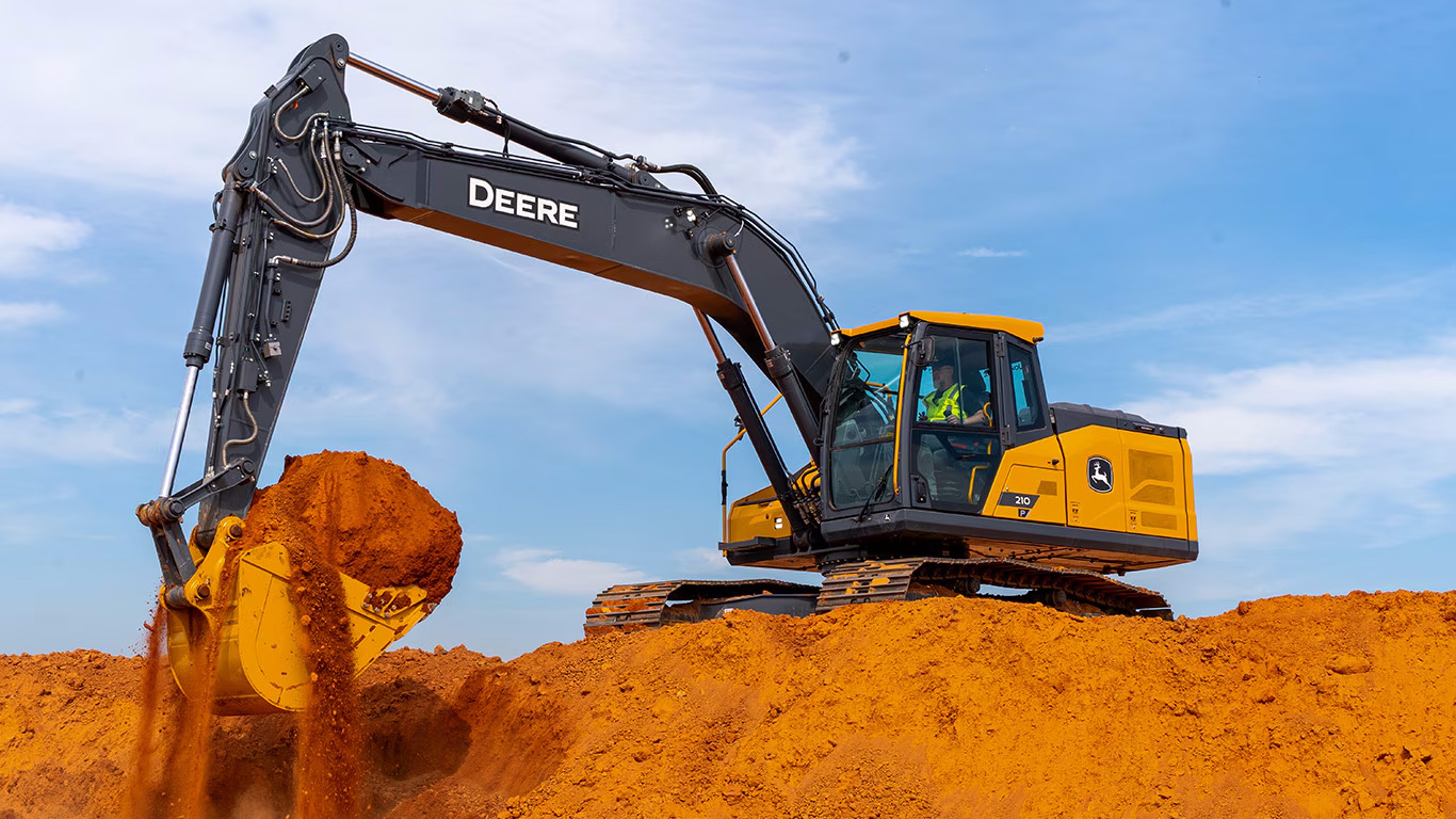 John Deere’s New DEX Excavators Put Automation at the Center of Latin American Jobsite