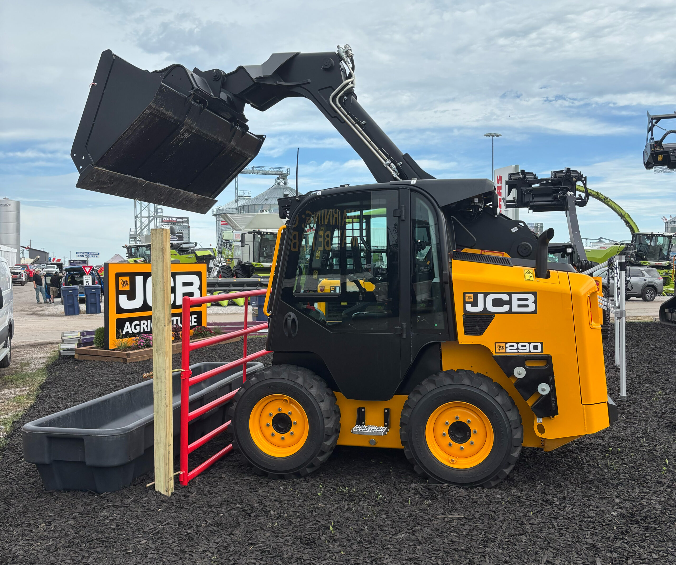 JCB Introduces 250 and 290 Skid Steer Loaders for North America