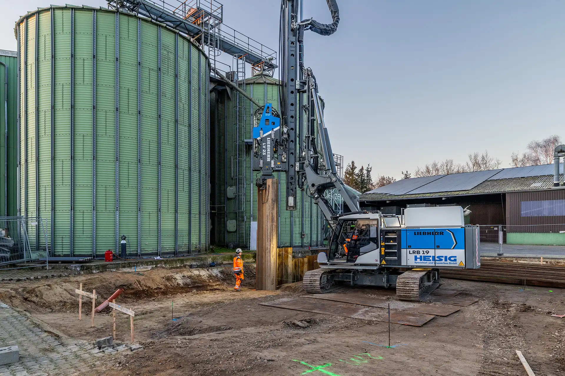 Ready in an Hour, Done in Three Days: the LRB 19 Makes Short Piling Jobs Pay
