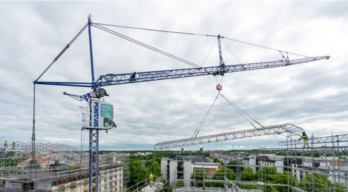 Roof to Roof in a Day: How a Mobile Construction Crane Moved a Canopy in Uppsala The Liebherr MK 88-4.1E of Pontáns Kranar moving a canopy section between two residential buildings in Uppsala