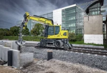 The new Liebherr RE 22 M Litronic railroad excavator (Image: Liebherr)