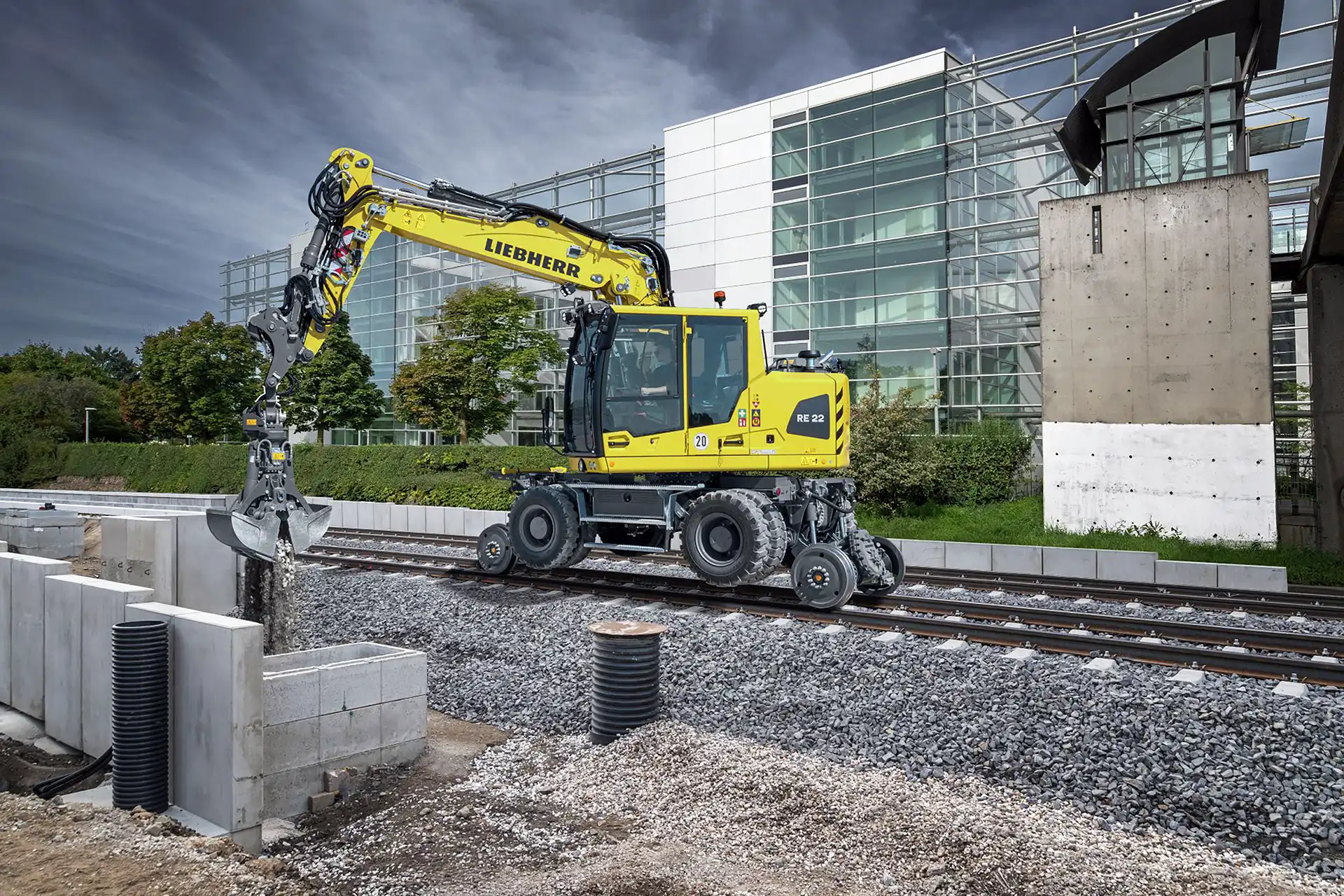 Two Ways to Ride the Rails: Liebherr’s RE 22 M Brings a New Undercarriage to Track Work