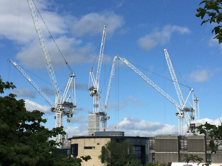 Luffing-Jib Tower Cranes