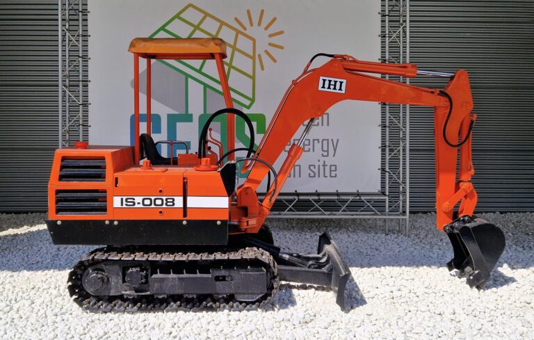 IHI IS-008 mini excavator