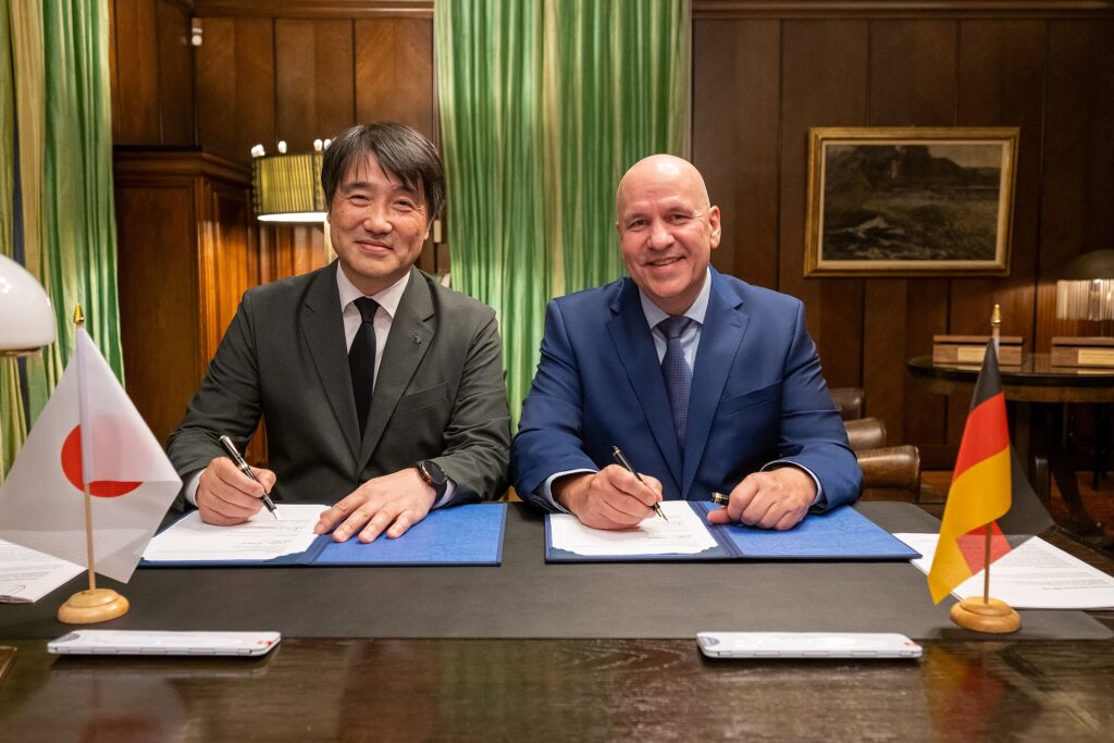 Hydraulics Meets Software: Bosch Rexroth and Kawasaki Formalise Their Off-Highway Alliance