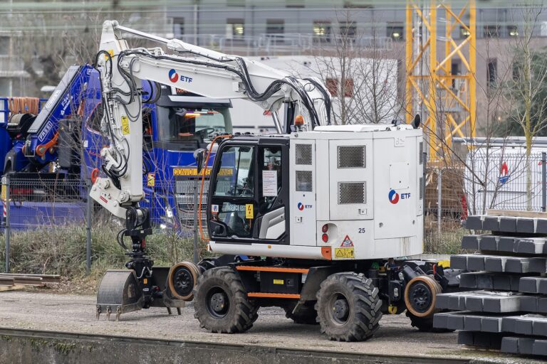 Road-Rail Machines
