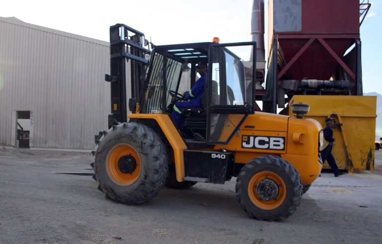 Rough-Terrain Forklifts