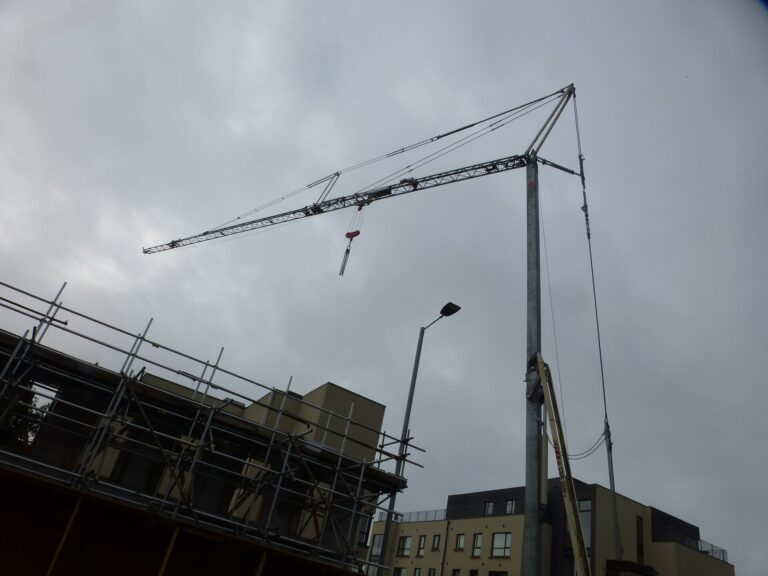 Comedil self-erecting tower crane