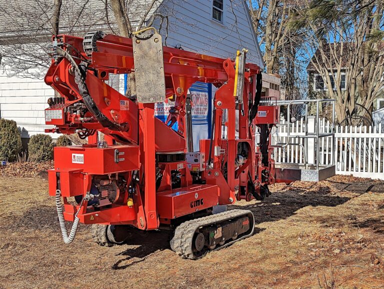 CMC tracked spider lift