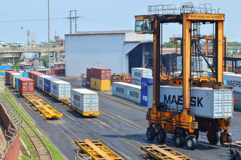 Straddle Carriers