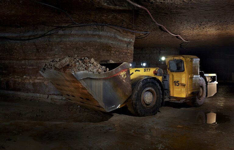 Underground Loaders & Trucks