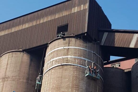 High-pressure water jetting on a silo at a mining operation