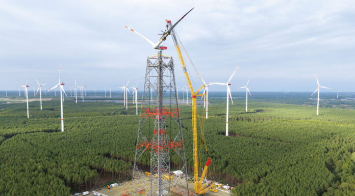 375 Tonnes, 200 Metres and Six Days to Re-Rig: How an LR 11350 Built the World’s Tallest Wind Turbine Schmidbauer's Liebherr LR 11350 crawler crane at the GICON high-altitude wind turbine in Lusatia, Brandenburg, shortly before completion