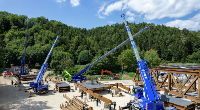 Four THW Liebherr LTC 1050-3.1 compact cranes on the pre-assembly site for the temporary Danube bridge in Tuttlingen