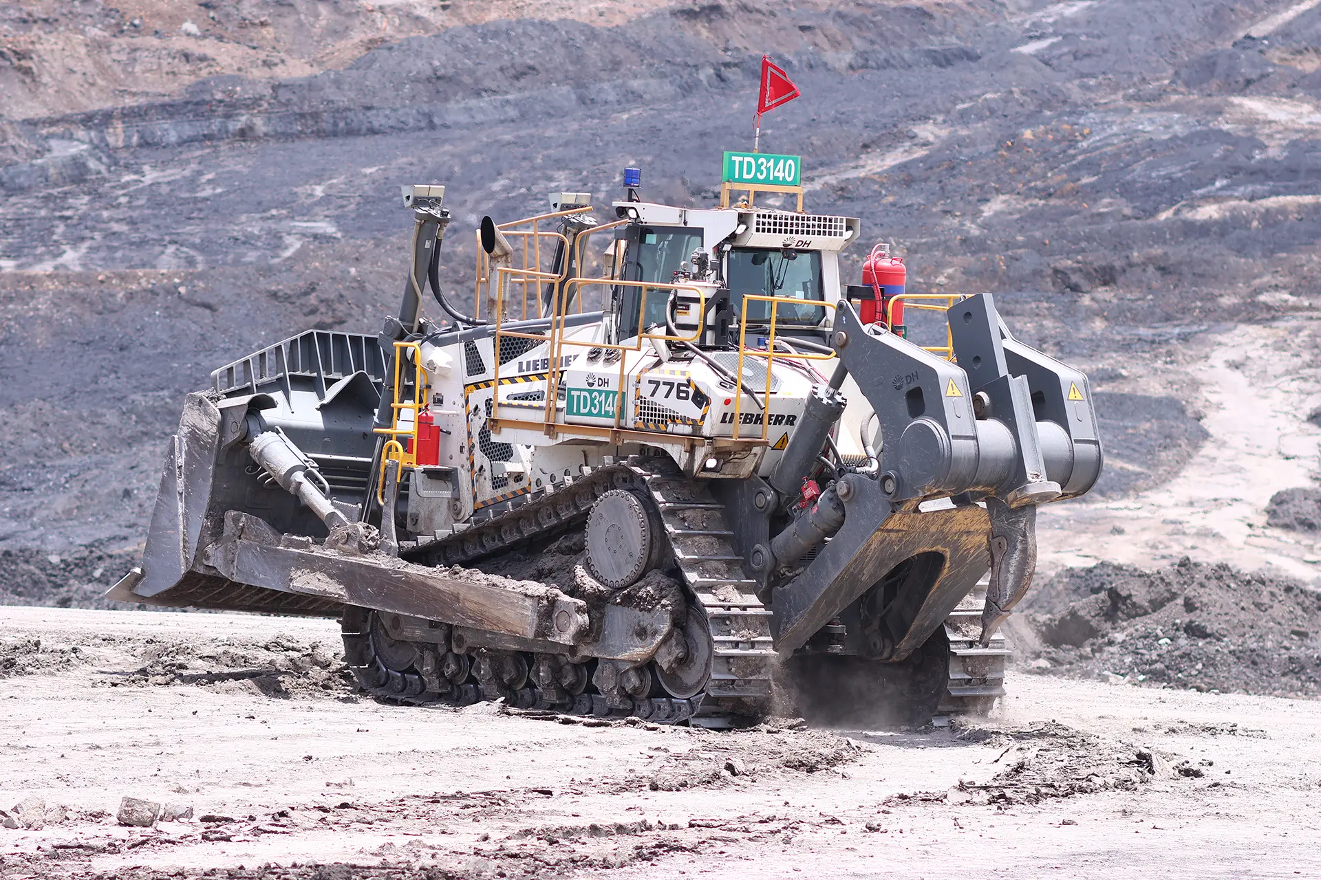 Darma Henwa Adds 10 Liebherr Machines in Kalimantan