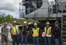 Hammerstone and Liebherr-Canada personnel at the handover of the new R 9150 excavator (Image: Liebherr)