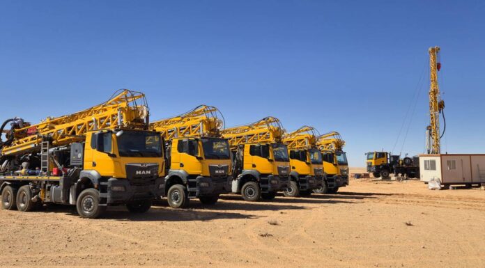 Drilling for Water at 49 °C: Ten BAUER RB 50 Rigs Head Into the Algerian Sahara BAUER has delivered a total of 10 RB 50 drilling rigs to BALADNA Group in Algeria