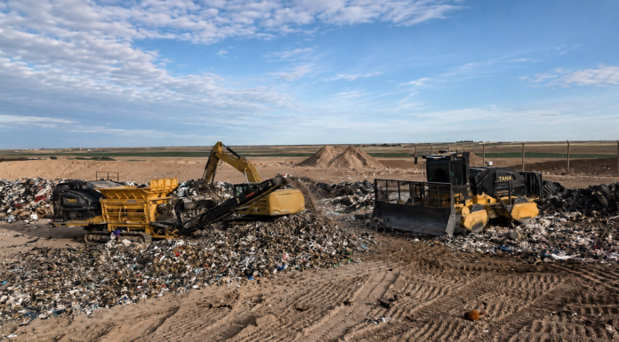 Tana Landfill Equipment Gains a Six-State Foothold in the Western US Through Papé Tana shredders and landfill compactors at work on a waste site